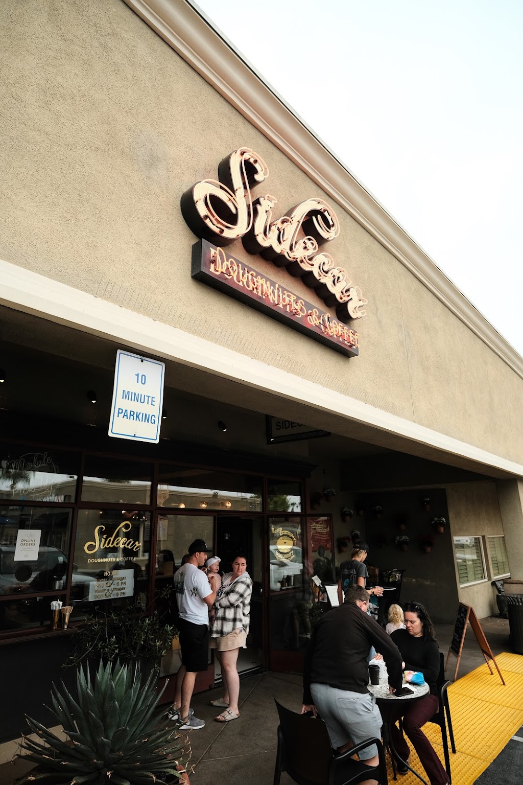 Sidecar Doughnuts & Coffee | 270 E 17th St #18, Costa Mesa, CA 92627, USA | Phone: (949) 873-5424