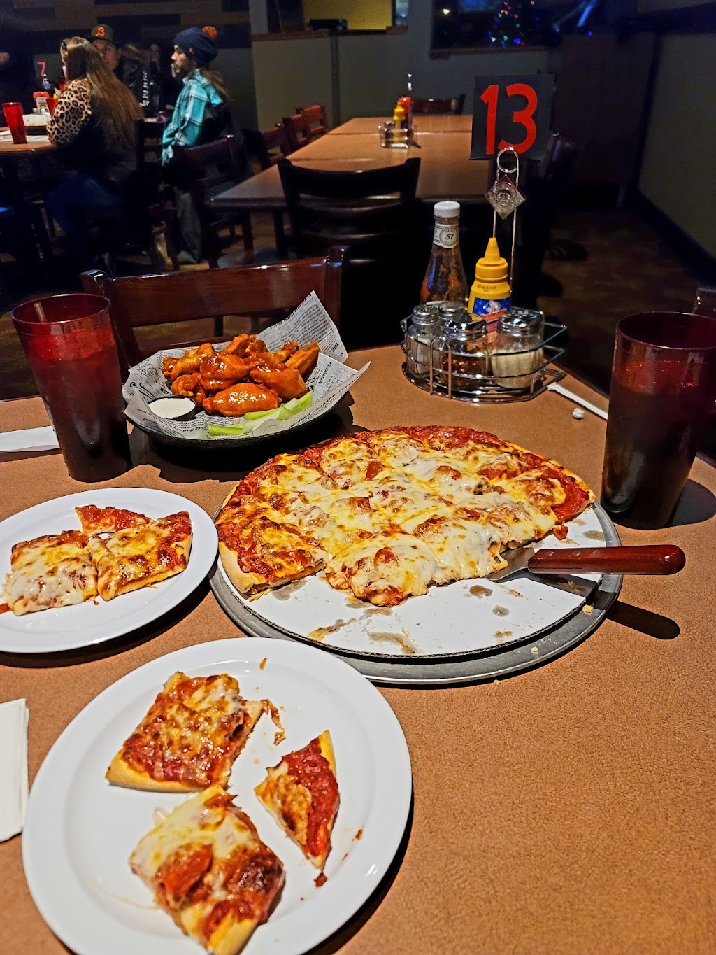 Pyramid Sports Bar & Pizzeria | 236 W Lake St, Addison, IL 60101, USA | Phone: (630) 458-0777