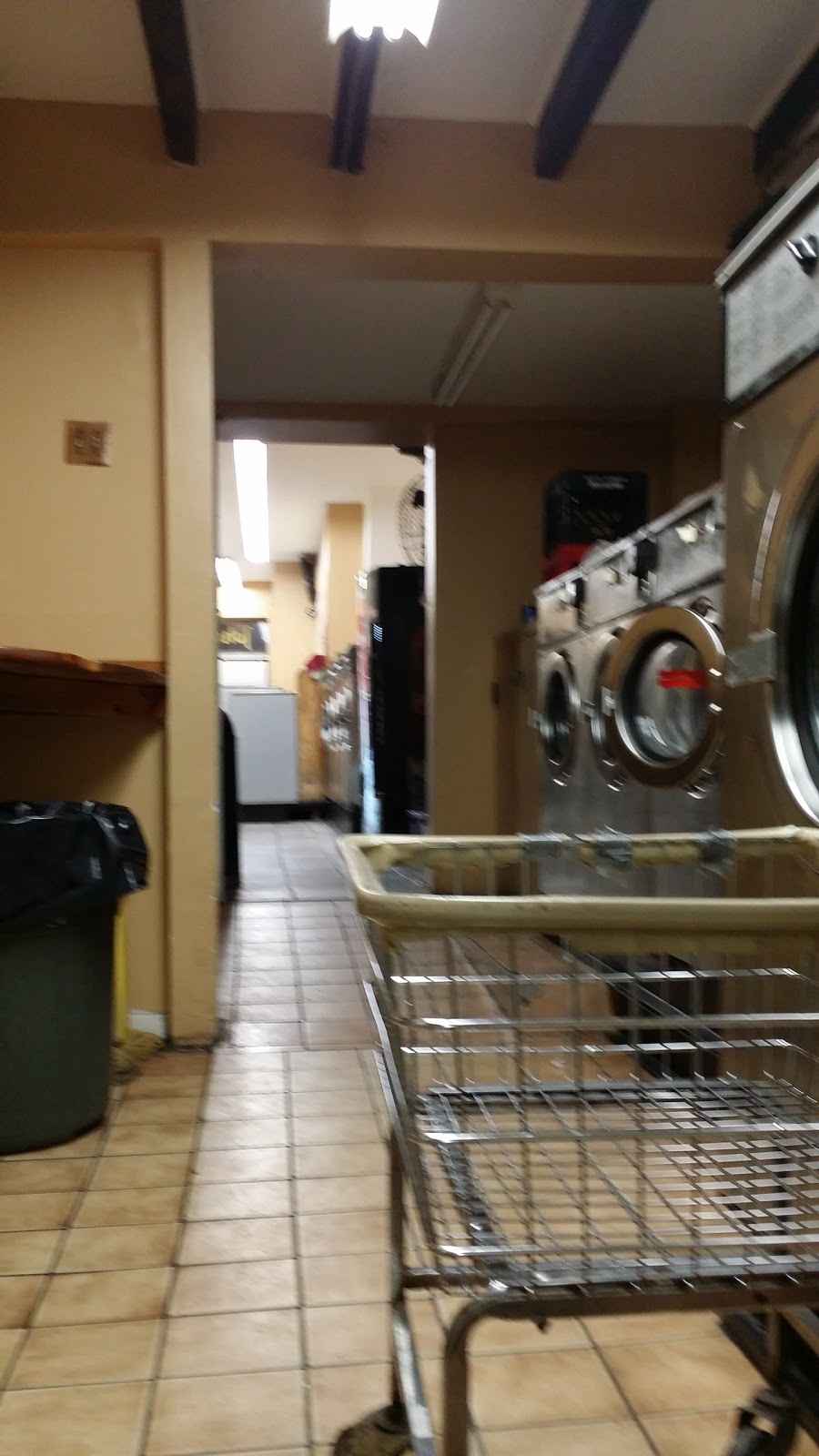 Johnsons Laundromat | 486 Clinton Ave, Albany, NY 12206, USA | Phone: (518) 449-1328