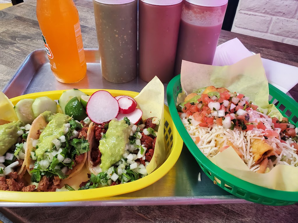 Emilio’s Tacos & Hotdogs | 13803 N 19th Ave, Phoenix, AZ 85023, USA | Phone: (602) 810-1468