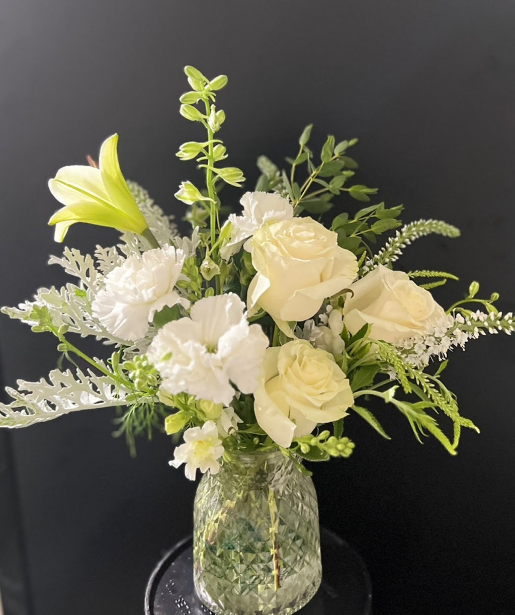 CB Florist | 47193 Eastbourne Rd, Canton, MI 48188, USA | Phone: (603) 715-7204