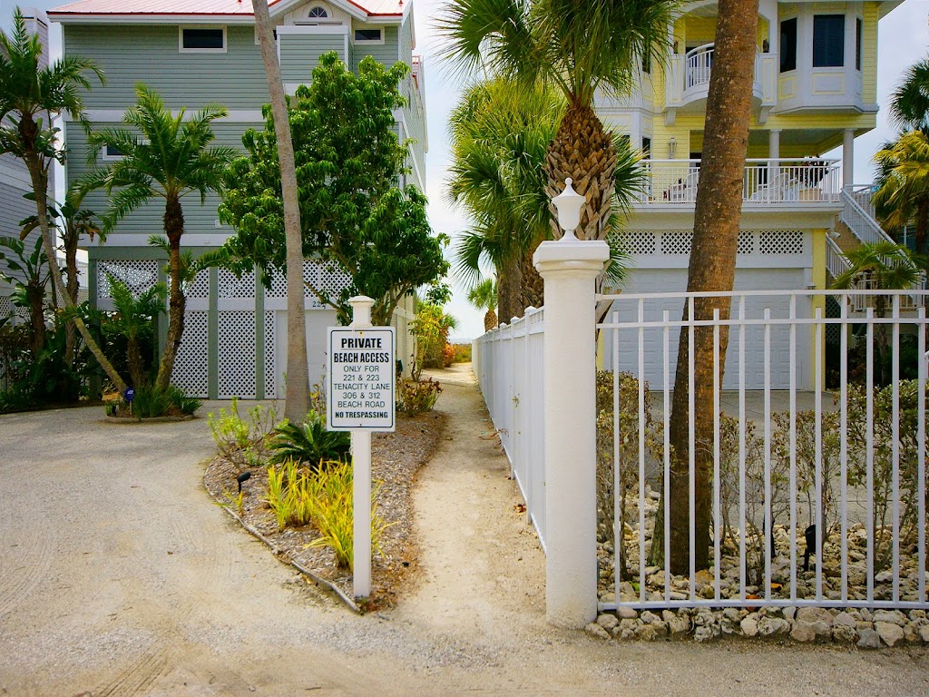 The Shells Villa | 312 Beach Rd, Sarasota, FL 34242, USA | Phone: (941) 306-4242