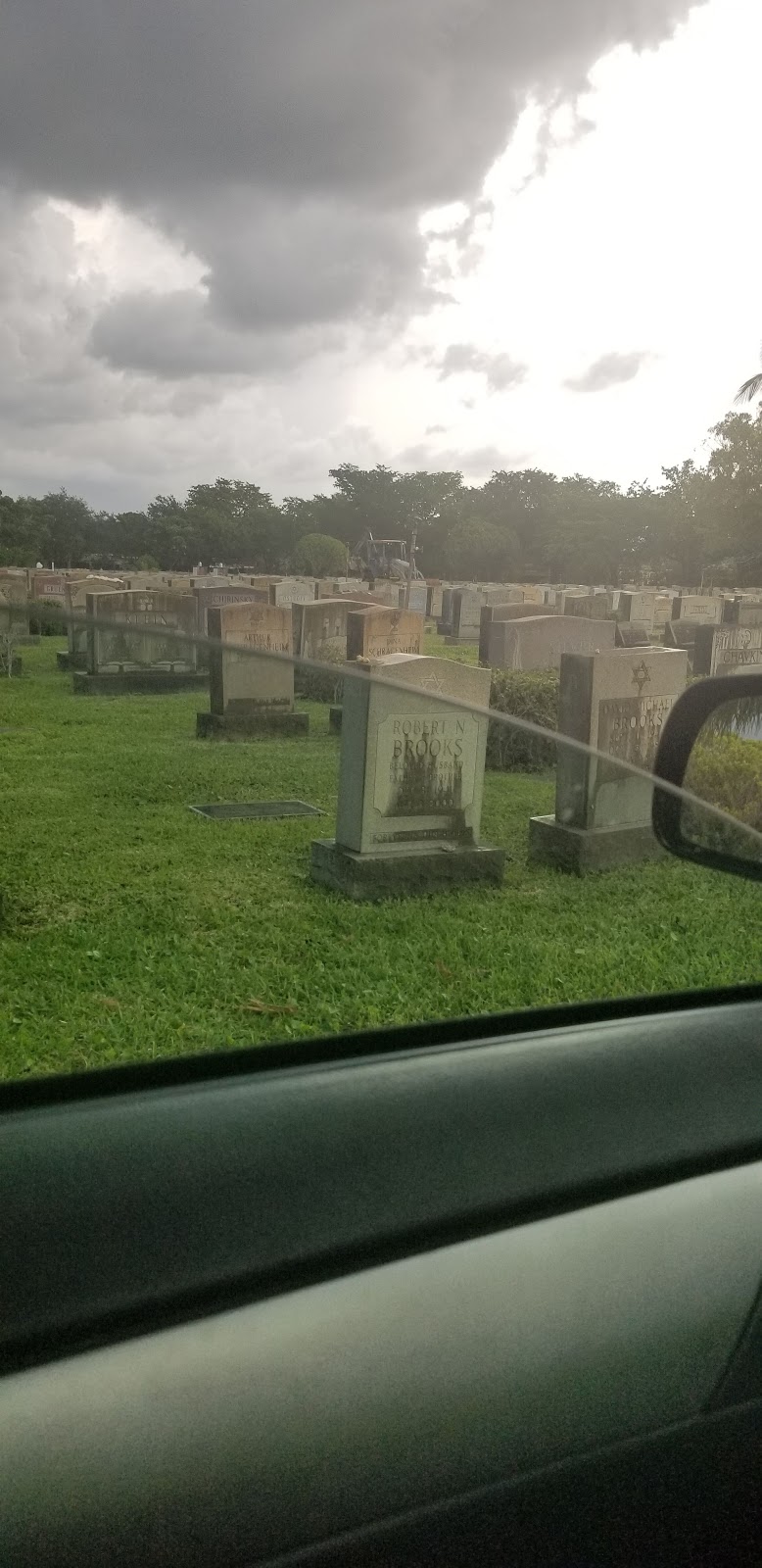 Mount Sinai Memorial Park Cemetery | 1125 NW 137th St, Miami, FL 33168, USA | Phone: (305) 681-4432