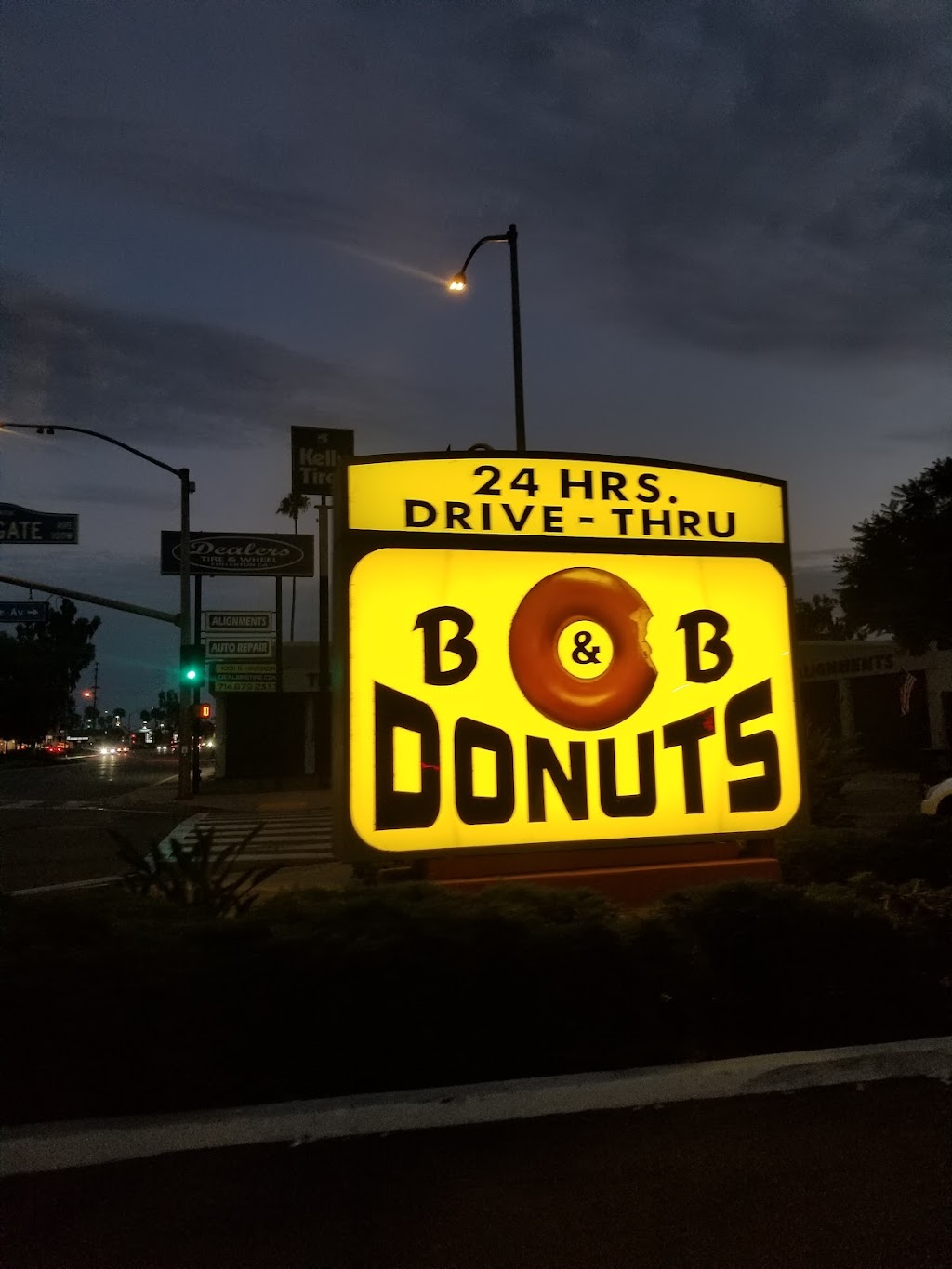 B & B Donuts | 925 Harbor Blvd, Fullerton, CA 92832, USA | Phone: (714) 879-9670