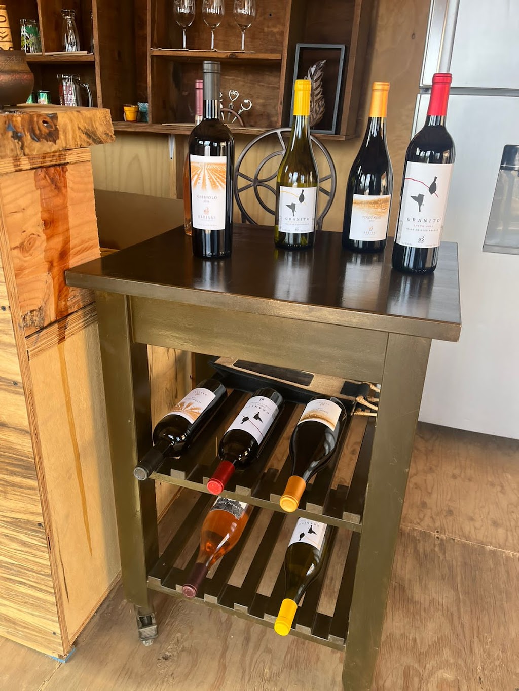 Luna Negra cerveza y vinos | San Felipe-Ensenada km 17.5, 22842 Ensenada, B.C., Mexico | Phone: 646 383 9922