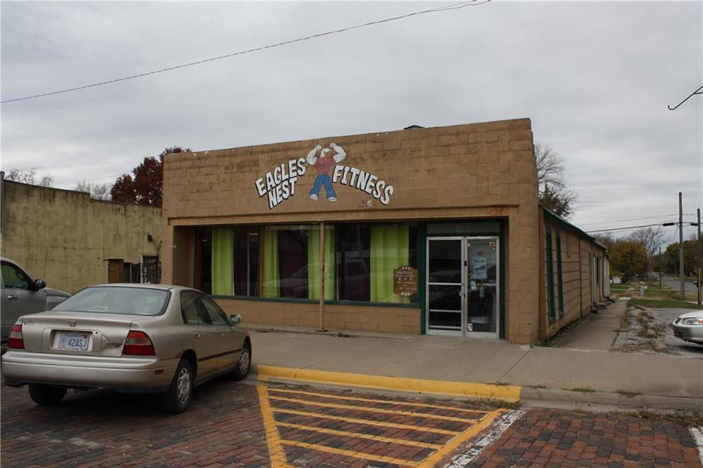 Wellsville 24 Hour Fitness LLC | 402 Main St, Wellsville, KS 66092, USA | Phone: (323) 831-9008