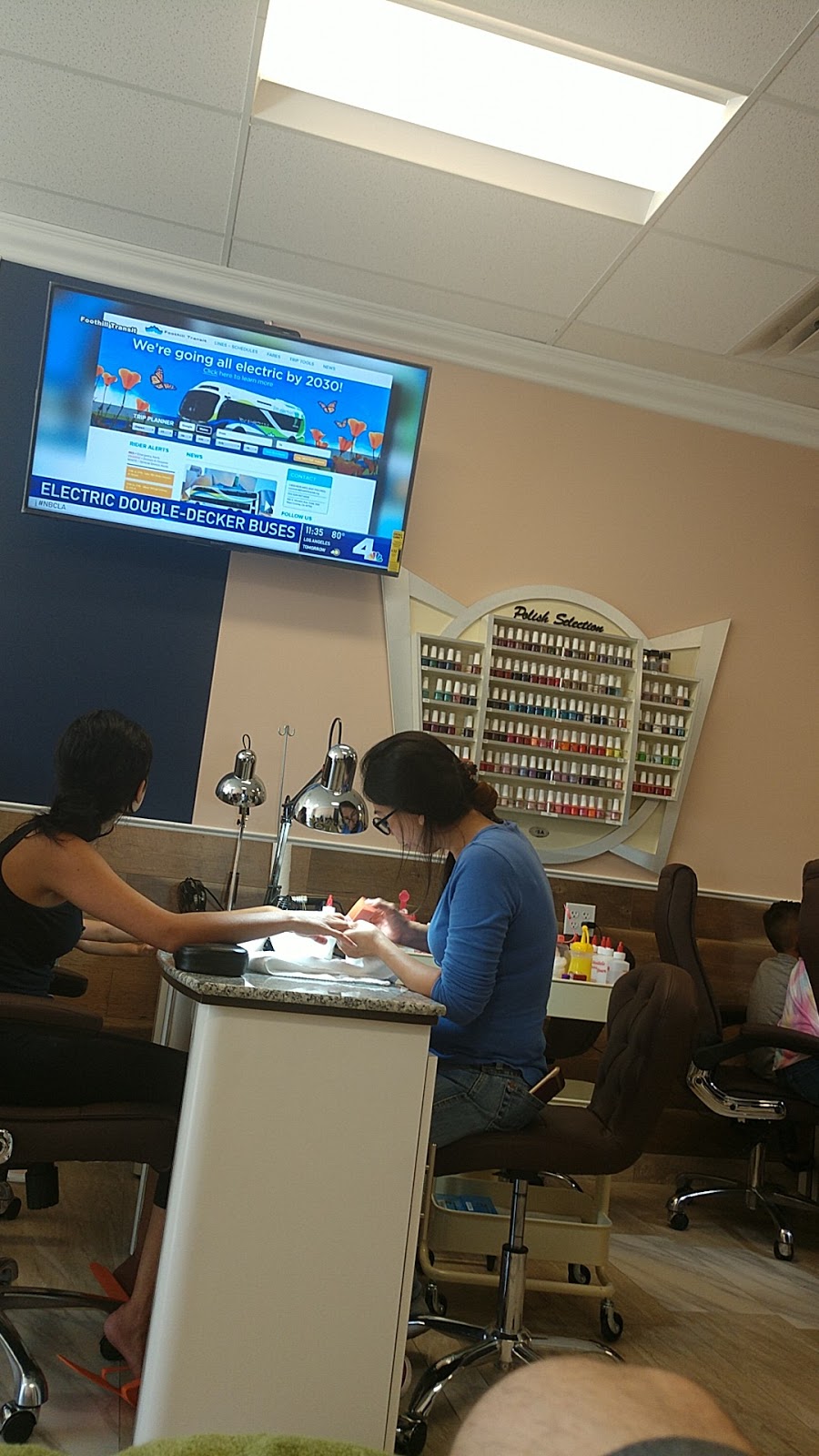 Luminous Nails &Spa | 4950 La Sierra Ave, Riverside, CA 92505, USA | Phone: (951) 525-3435