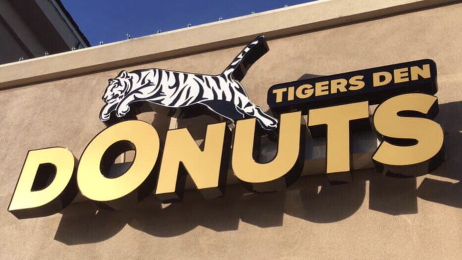 Tigers Den Donuts | 2504 E Kenosha St, Broken Arrow, OK 74014, USA | Phone: (918) 994-6536