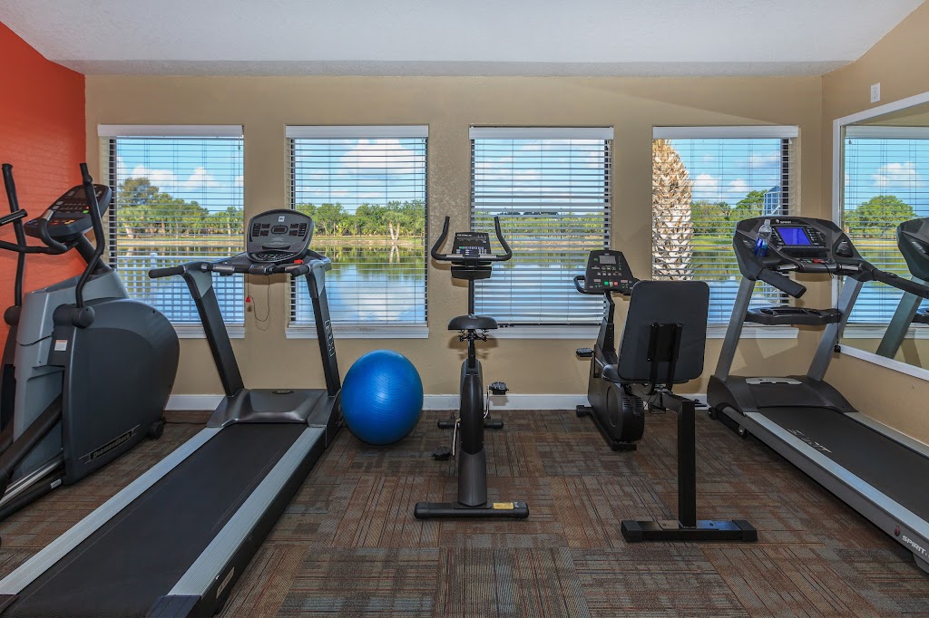 Fountain Lake Bradenton | 5620 Fountain Lake Cir, Bradenton, FL 34207, USA | Phone: (941) 840-5041