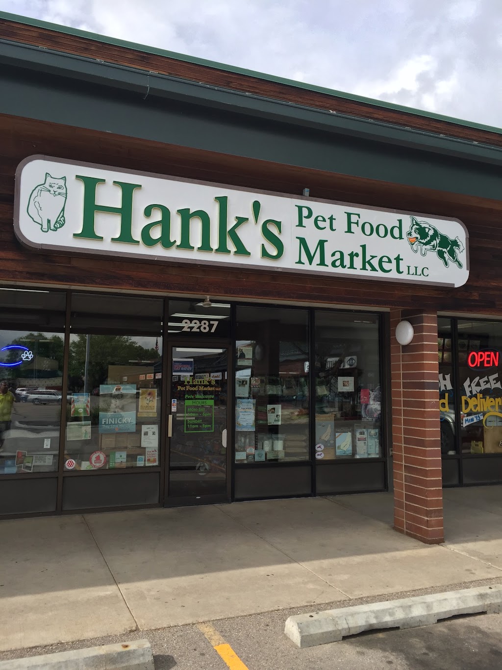 Hanks Pet Food Market LLC | 2287 W Eisenhower Blvd, Loveland, CO 80537, USA | Phone: (970) 685-8621