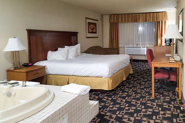 Comfort Inn & Suites | 511 Marschall Rd, Shakopee, MN 55379, USA | Phone: (952) 445-9779