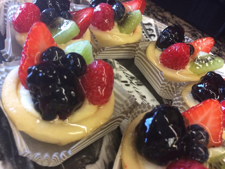 Frenchs Cupcake Bakery | 273 E 17th St, Costa Mesa, CA 92627, USA | Phone: (949) 642-0571