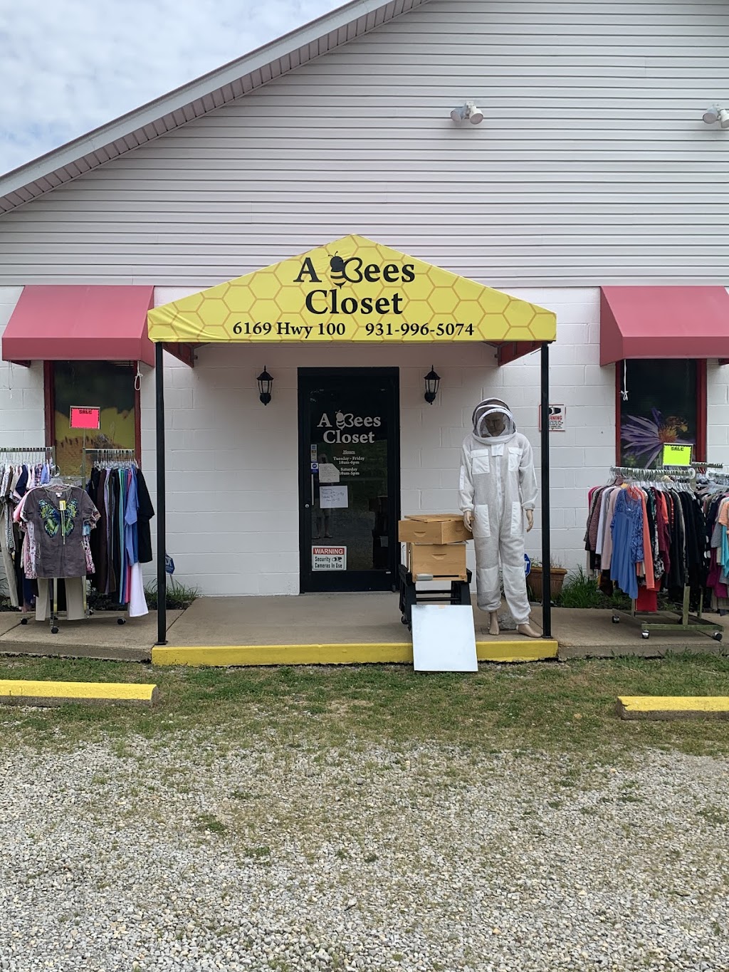 A Bees Closet | 6169 TN-100, Bon Aqua, TN 37025, USA | Phone: (931) 996-5074