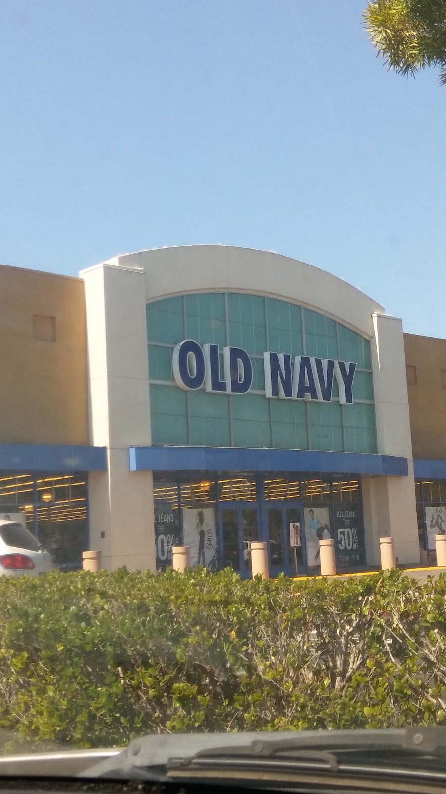 Old Navy | 1821 University Dr #120, Vista, CA 92083, USA | Phone: (760) 659-5351