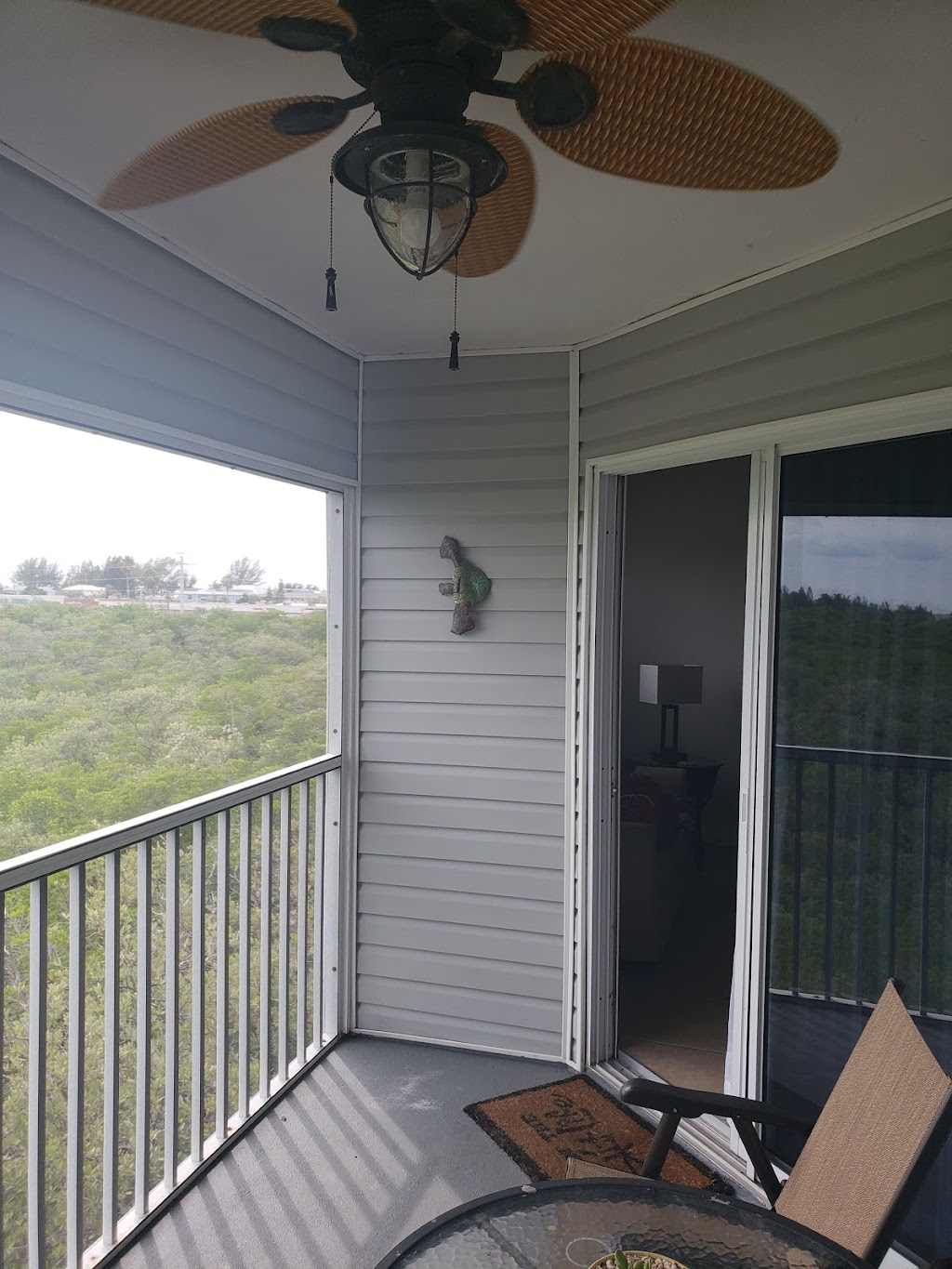 Sandy Point Condominiums by A Paradise Vacation Rentals | 3607 E Bay Dr, Holmes Beach, FL 34217 | Phone: (941) 778-4800