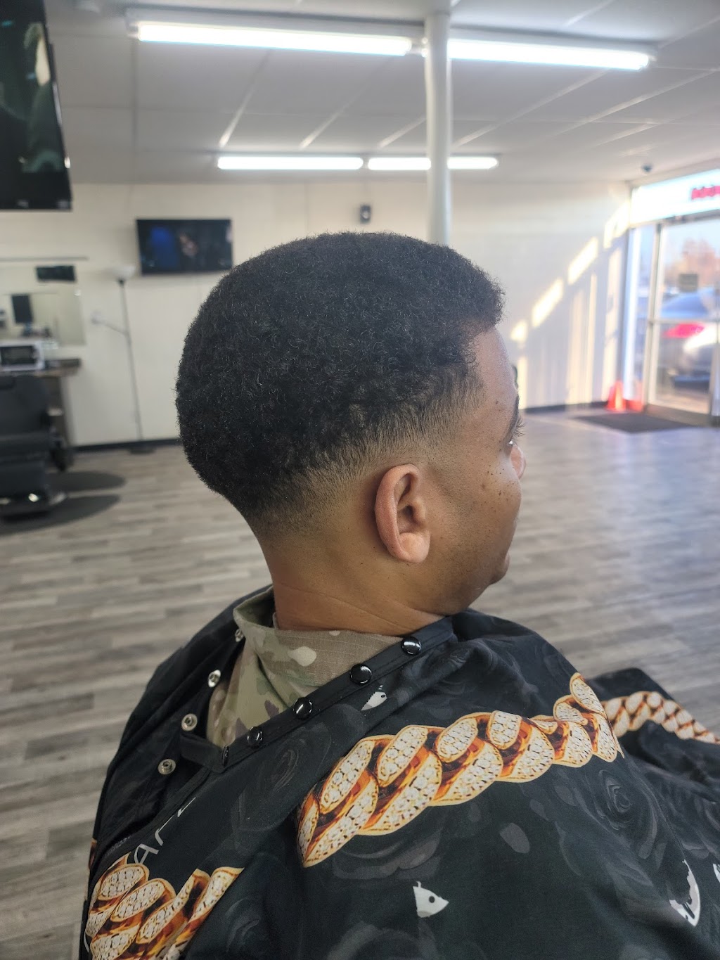 Omars Barbershop | 657 N Wilson Rd, Radcliff, KY 40160, USA | Phone: (270) 317-4245