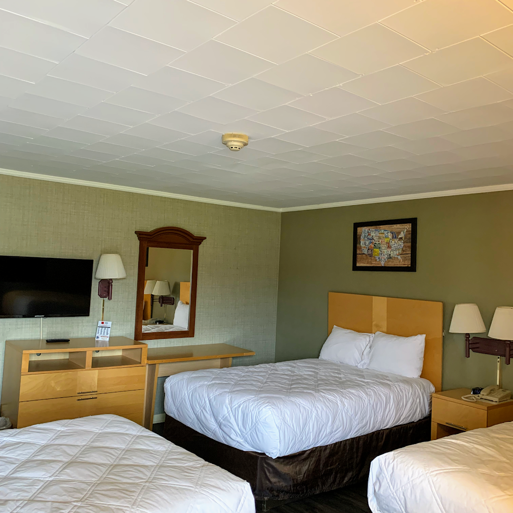 Falls Inn | 4248 State Rte 5, Newton Falls, OH 44444, USA | Phone: (330) 872-0988