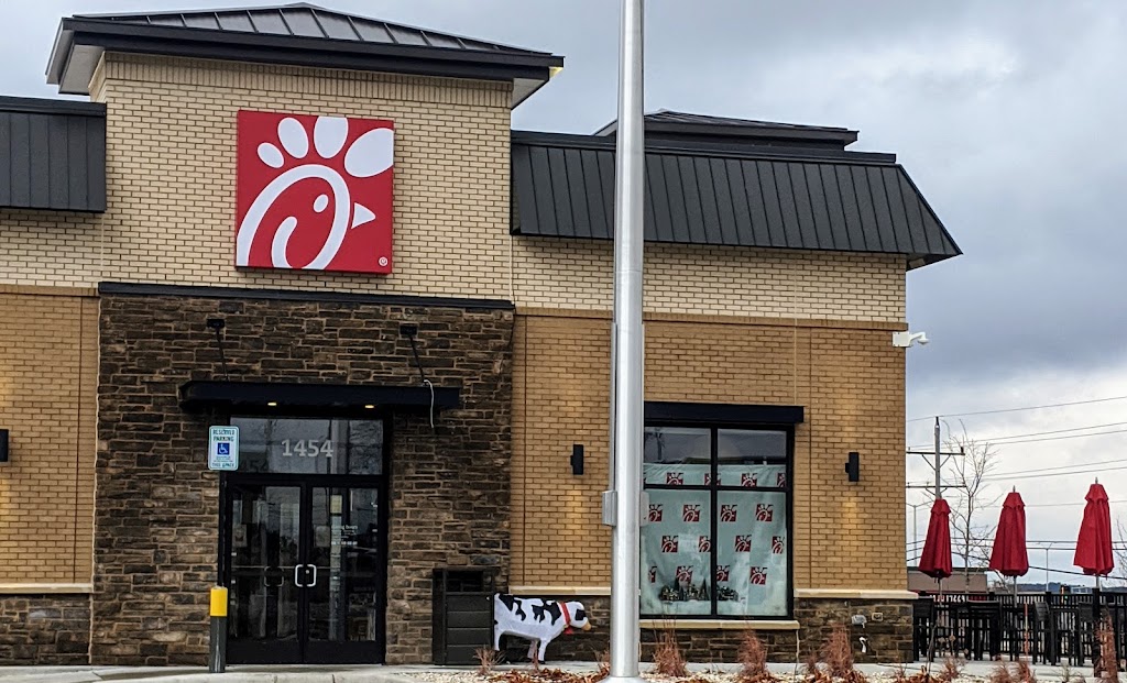 Chick-fil-A Pewaukee | 1454 Capitol Dr, Pewaukee, WI 53072, USA | Phone: (262) 691-0537