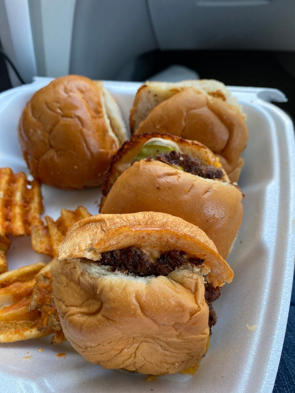 Smalls Sliders | 4343 Nicholson Dr, Baton Rouge, LA 70808, USA | Phone: (225) 256-0046