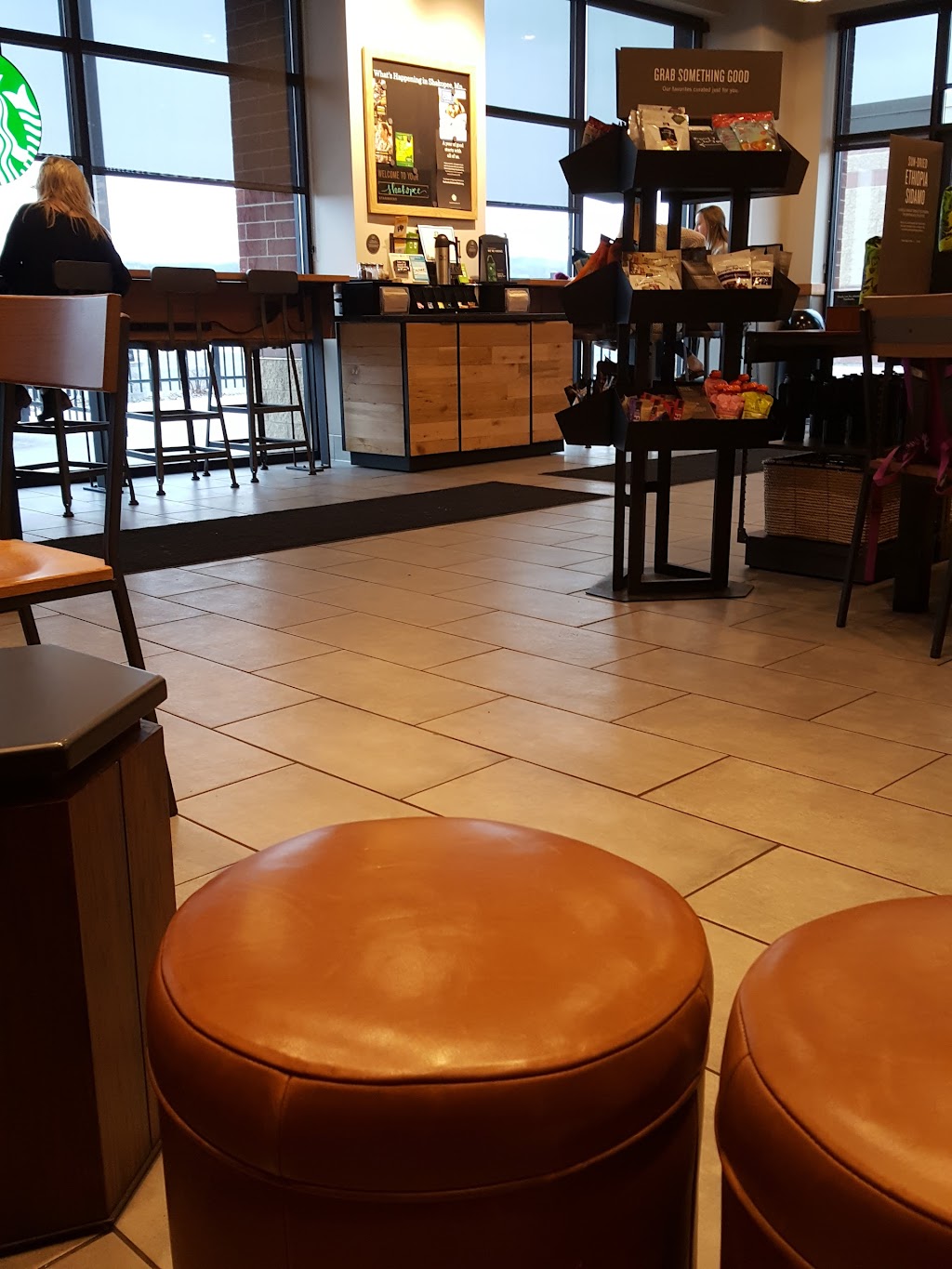 Starbucks | 8090 Old Carriage Ct, Shakopee, MN 55379, USA | Phone: (952) 445-4241