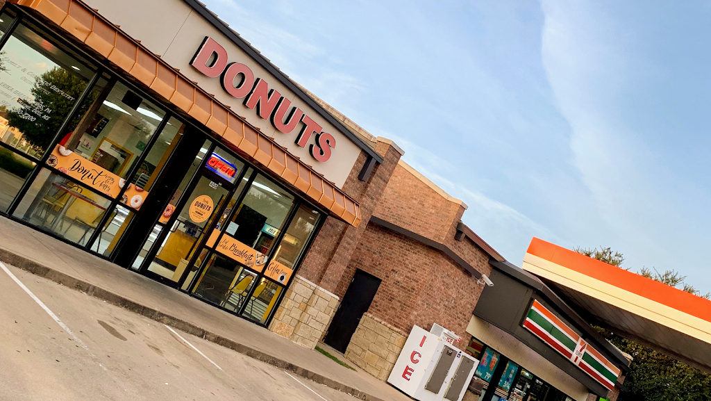 Family Donuts | 1608 E Main St #400, Allen, TX 75002, USA | Phone: (972) 396-0330