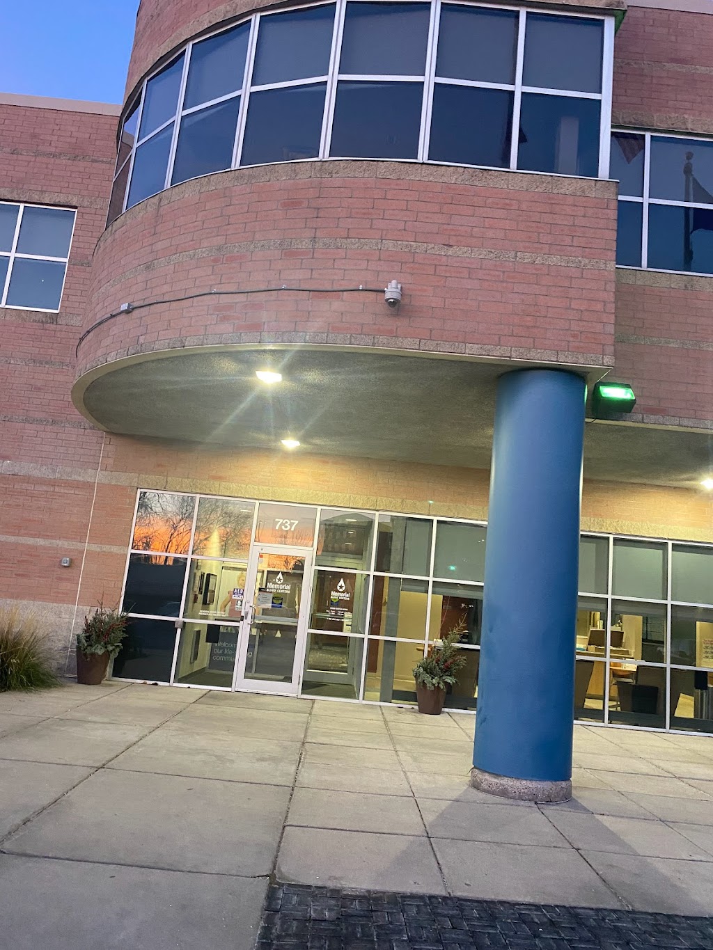 Memorial Blood Centers | 737 Pelham Blvd, St Paul, MN 55114, USA | Phone: (888) 448-3253