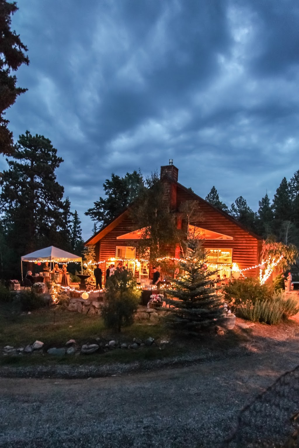 Meadow Creek Bed and Breakfast | 13438 US Hwy 285, Pine, CO 80470 | Phone: (303) 838-4167