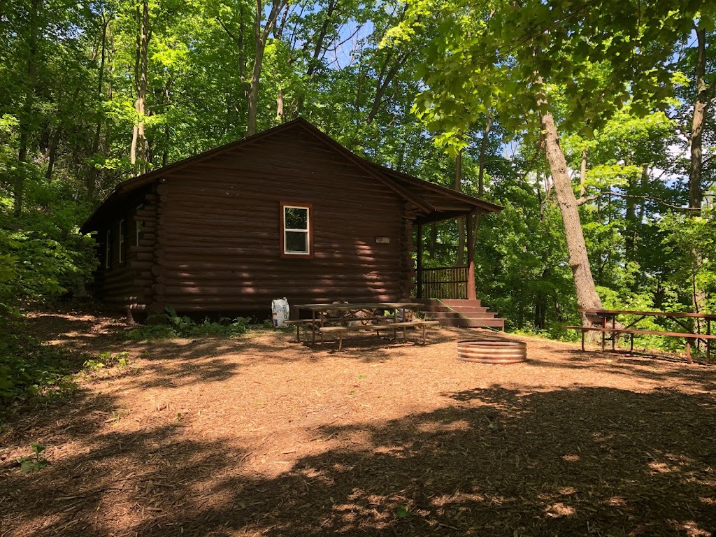 Glacier Hills Rustic Lakefront Cabins | 1664 Friess Lake Rd, Hubertus, WI 53033, USA | Phone: (262) 335-4445