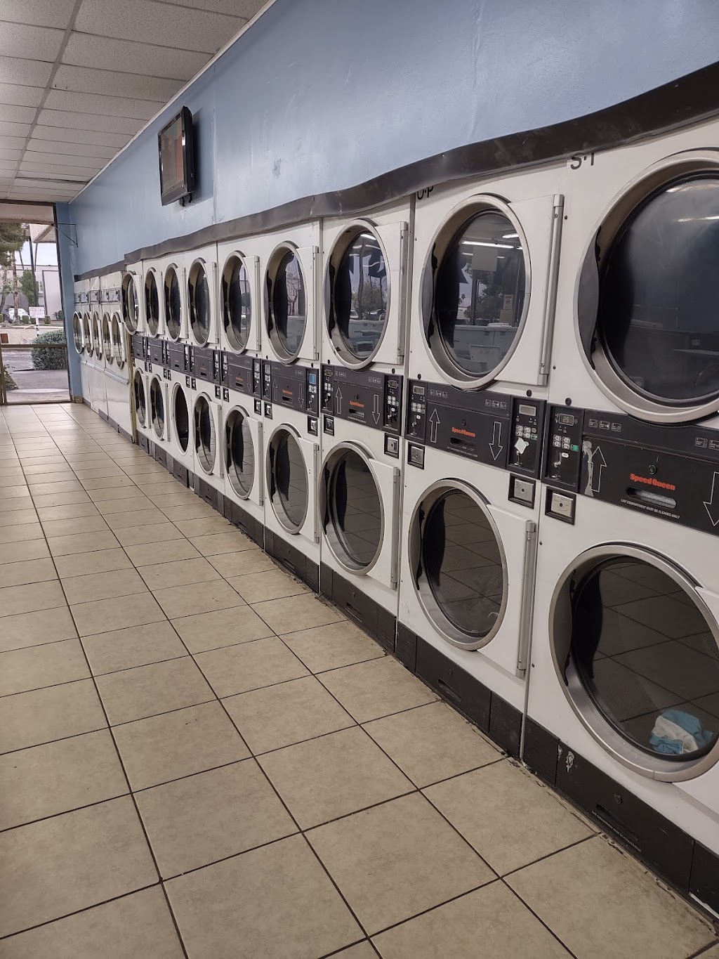 Super Wash Laundromat | 1640 N Scottsdale Rd, Tempe, AZ 85281, USA | Phone: (415) 960-9503