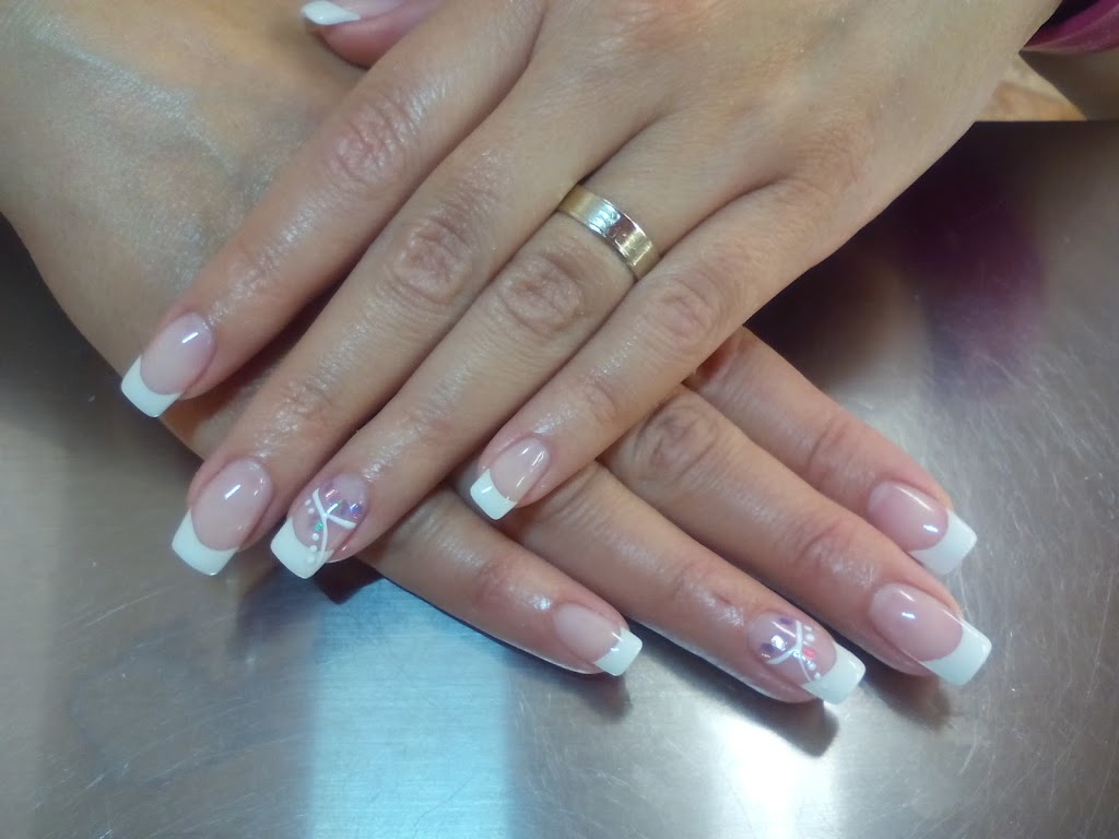 CJ Nails | 523 Cottonwood Ave, Hartland, WI 53029, USA | Phone: (262) 367-9000