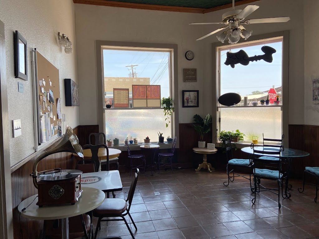 Bon Café | 200 S Commercial Dr, Devine, TX 78016, USA | Phone: (830) 355-1730