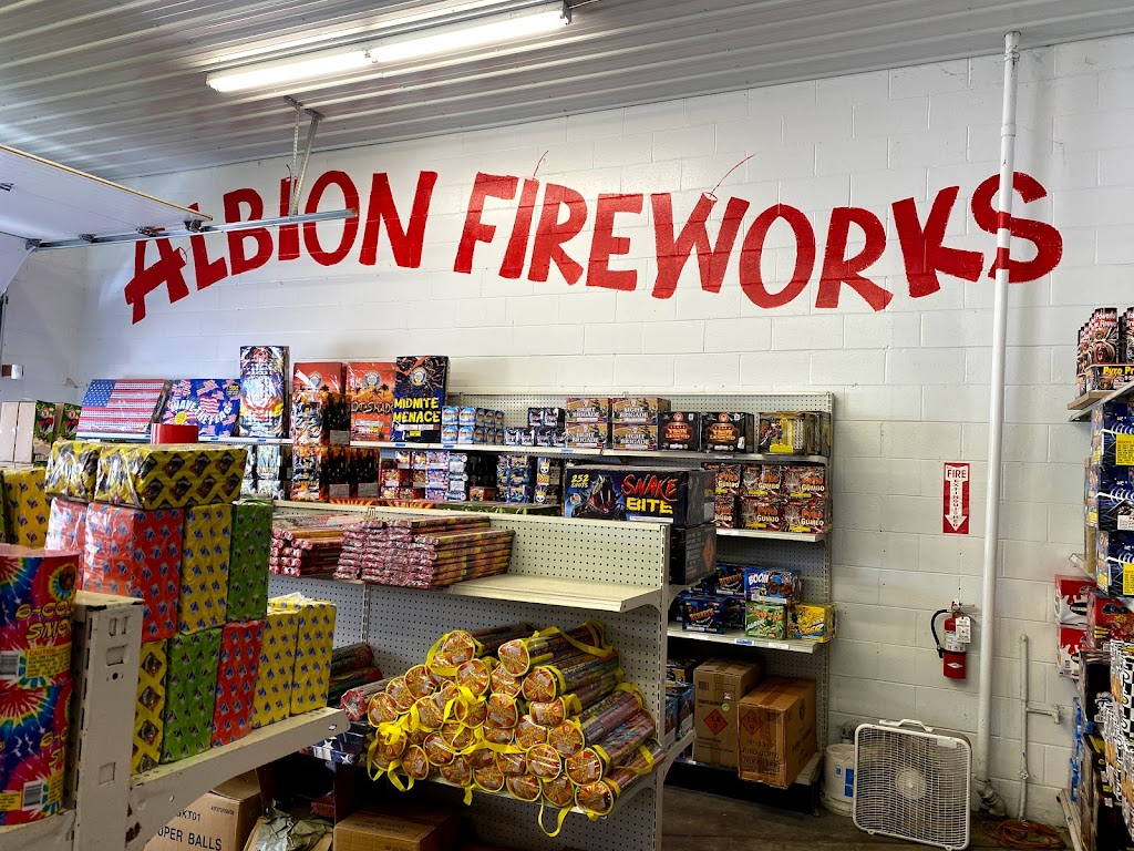 Albion Fireworks | 414 Albion Rd, Edgerton, WI 53534, USA | Phone: (608) 884-0091