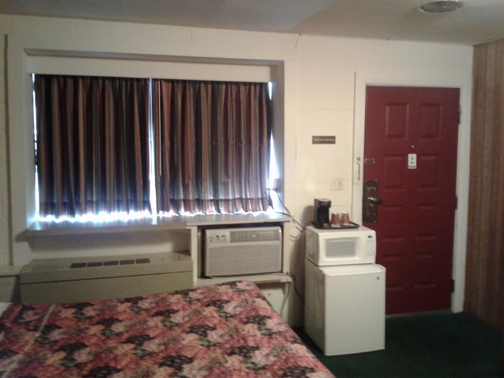 Blue Way Inn And Suites Winfield | 1812 Main St, Winfield, KS 67156, USA | Phone: (620) 221-4400