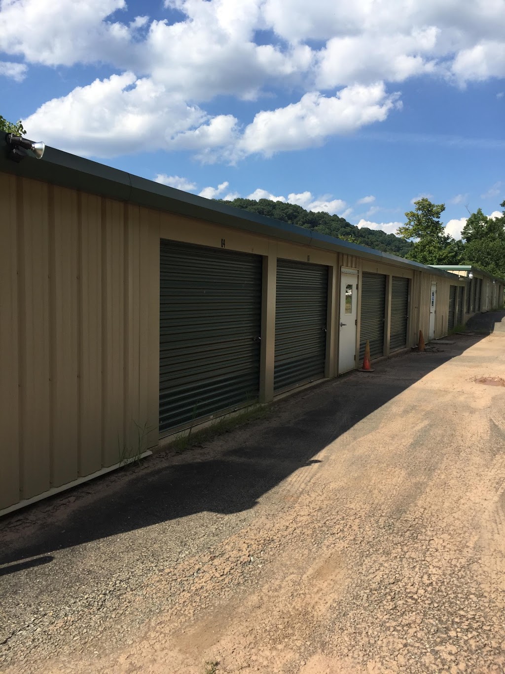 White Oak Self Storage | 2040 Lincoln Way, White Oak, PA 15131, USA | Phone: (412) 751-4359