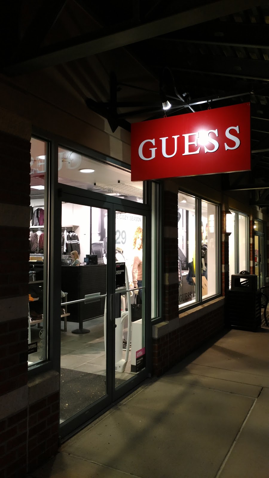 GUESS Factory | 1911 Leesburg Grove City Rd #915, Grove City, PA 16127, USA | Phone: (724) 300-3055