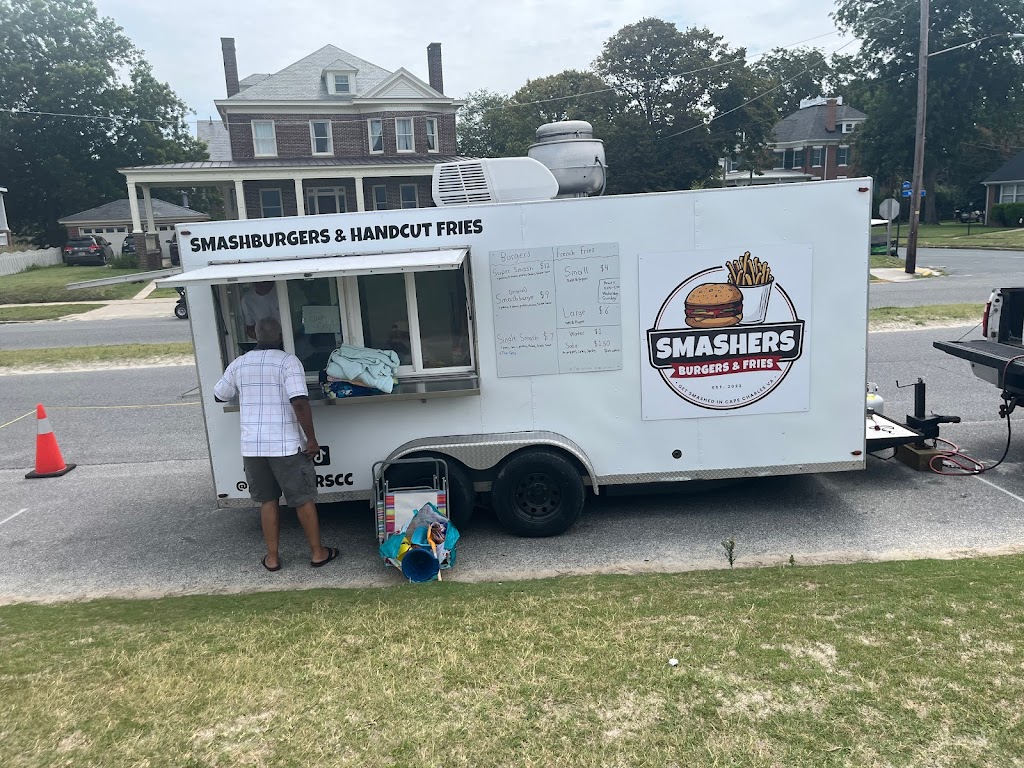 Smashers Food Truck | 14 Bay Ave, Cape Charles, VA 23310, USA | Phone: (757) 678-2000