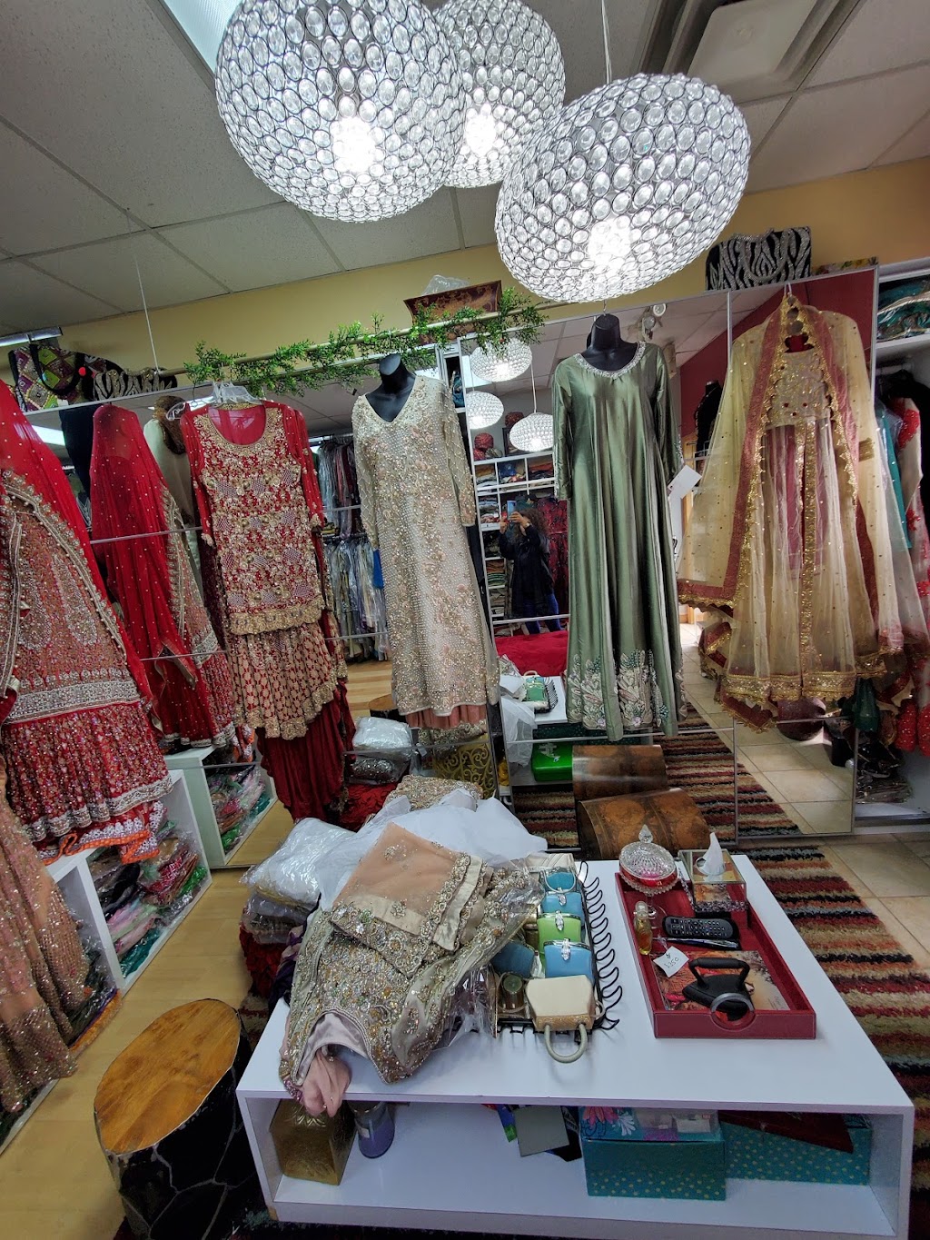 Uzma Collection | 3718 Rochester Rd, Troy, MI 48083 | Phone: (248) 835-4864