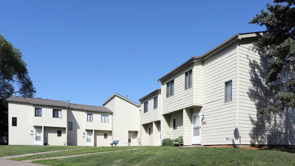 Victoria Townhomes | 6813 Grimes Pl N, Brooklyn Center, MN 55429, USA | Phone: (763) 566-0754