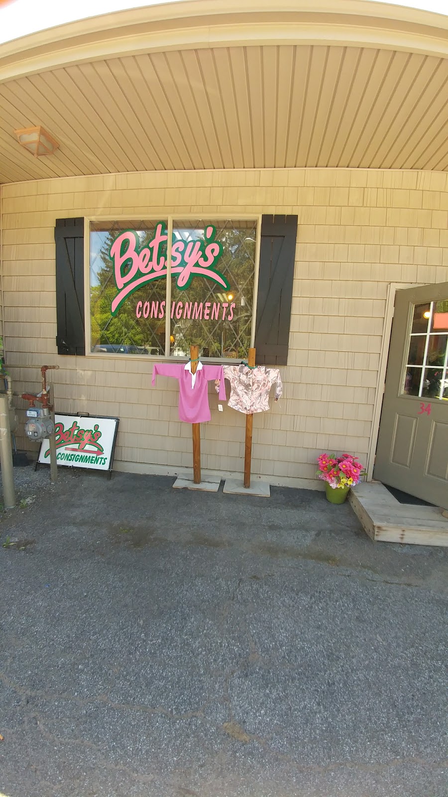 Betsys Consignments | 34 W Washington St, Ellicottville, NY 14731, USA | Phone: (716) 699-6131