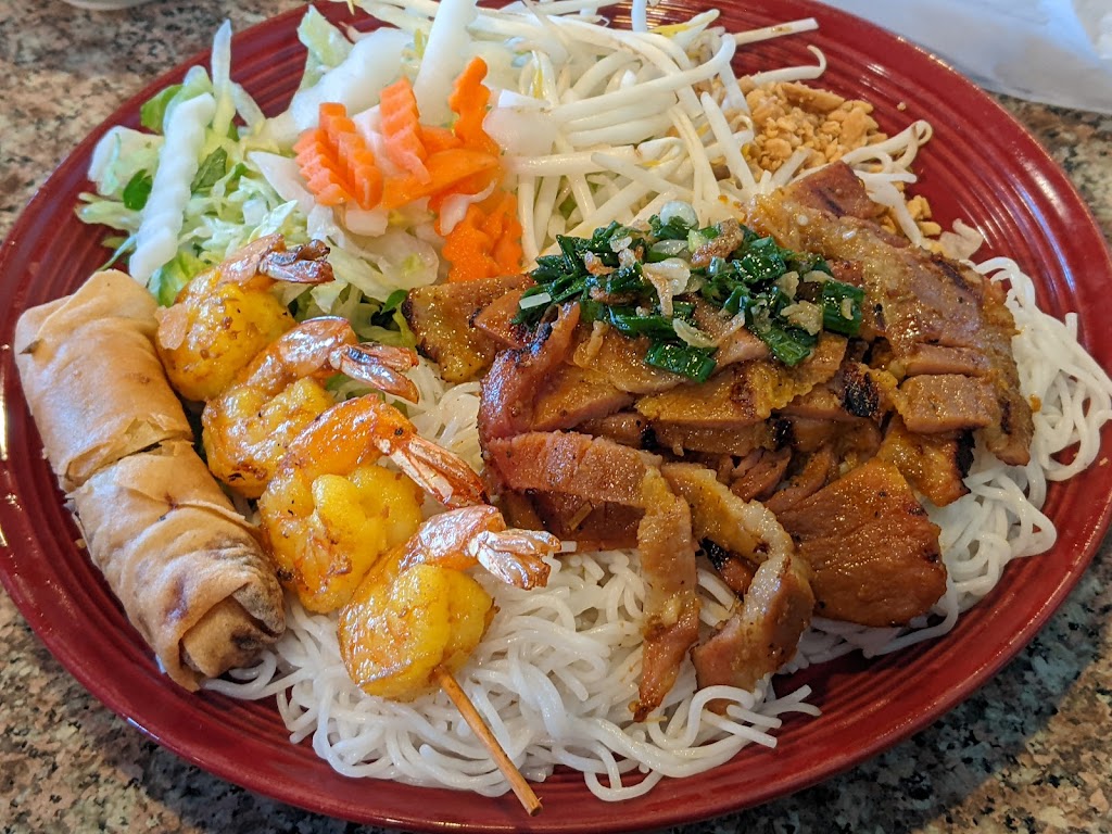 Phở Xe Lua | 5331 Stockton Blvd, Sacramento, CA 95820, USA | Phone: (916) 451-8838