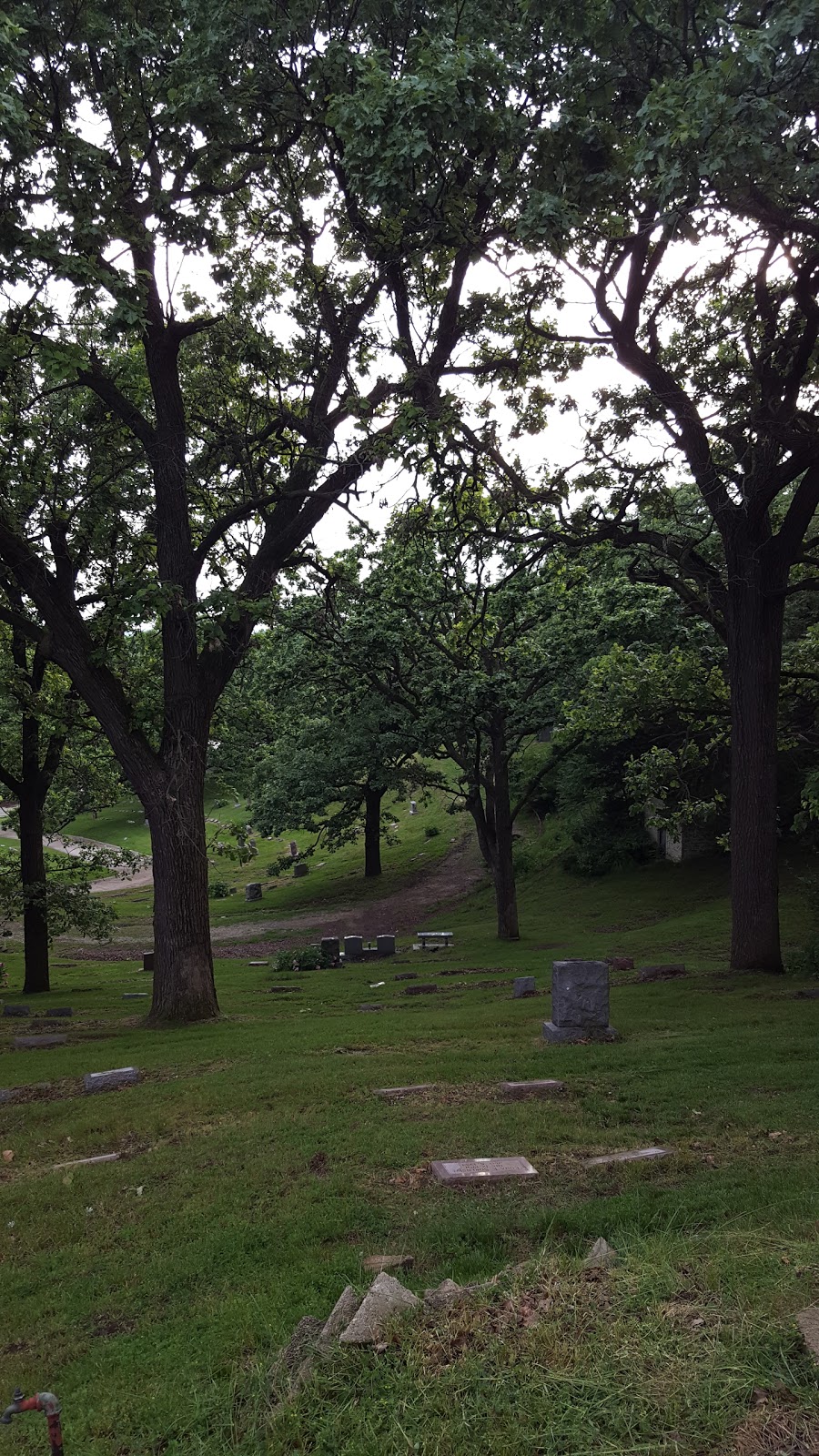 Walnut Hill Cemetery | 1350 E Pierce St, Council Bluffs, IA 51503, USA | Phone: (712) 328-1579