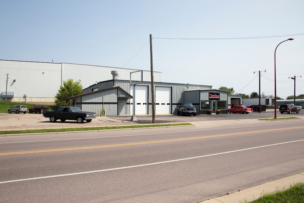 Devine Custom Truck & Auto | 712 South Blvd, Baraboo, WI 53913 | Phone: (608) 448-4800