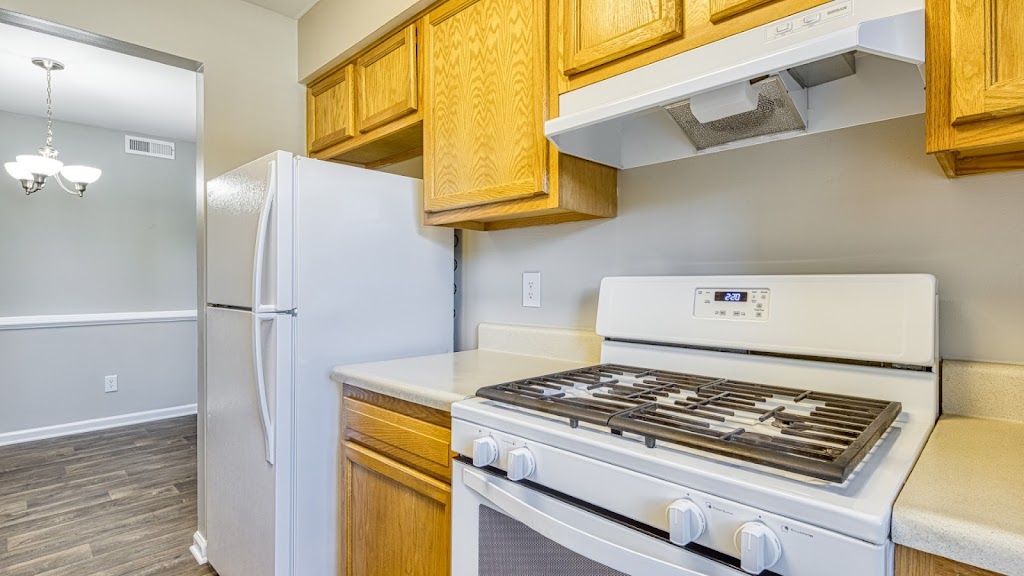 Poquoson Place Apartments | 18 Belles Cove Dr Apt. L, Poquoson, VA 23662, USA | Phone: (757) 996-5815