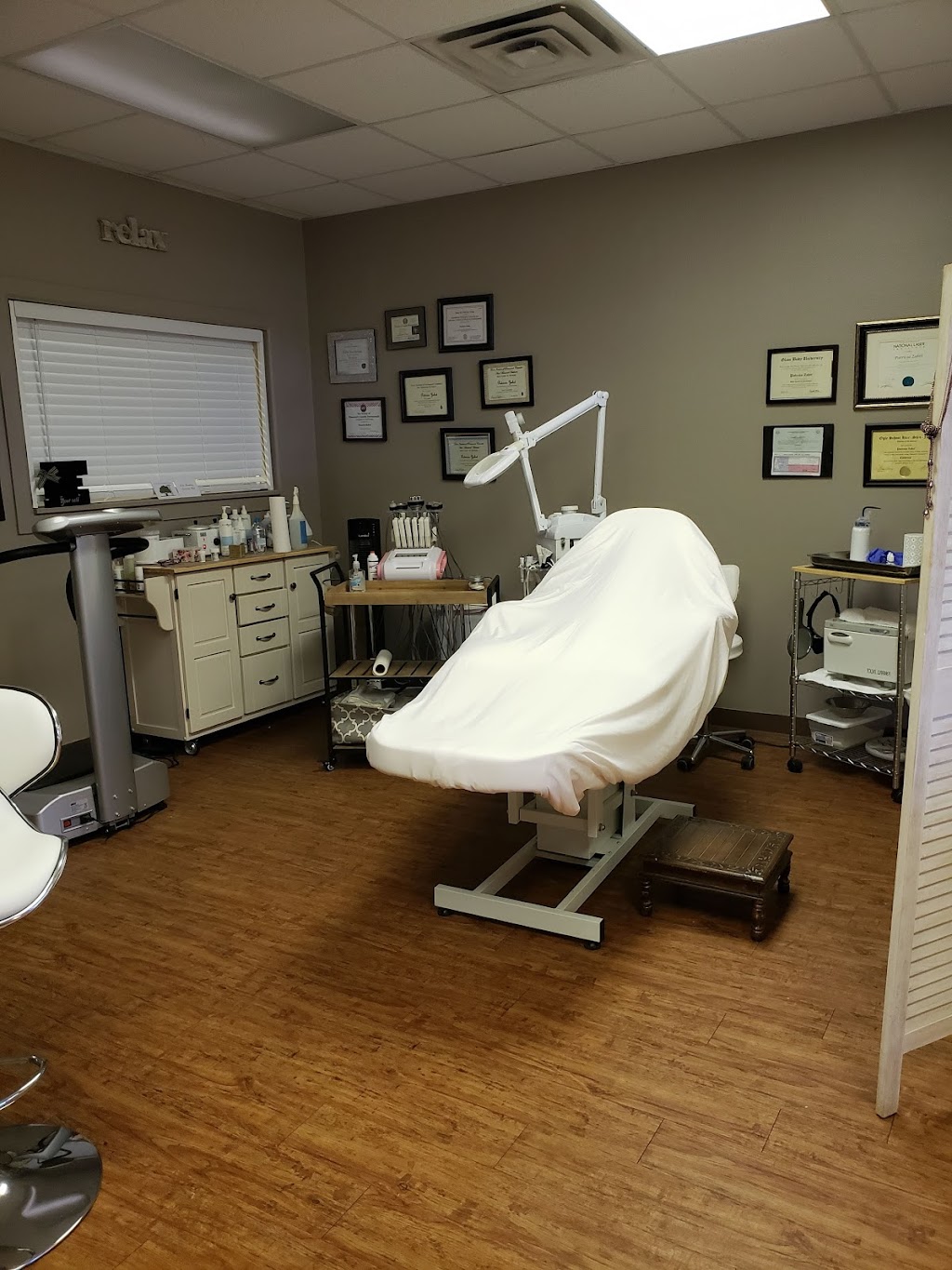 Z Cosmetic Design, LLC | 1648 S Meadows Dr, Granbury, TX 76048, USA | Phone: (817) 776-1723