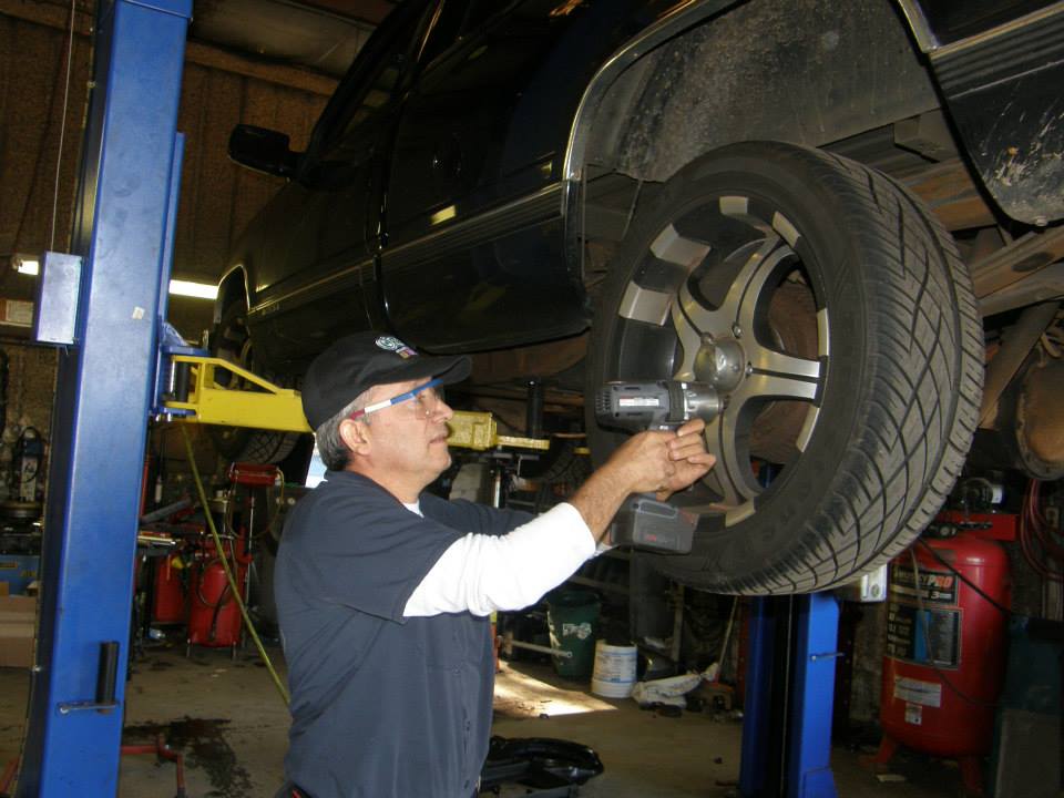 Cuellar Auto Repair | 1700 Atlanta Rd SE, Smyrna, GA 30080, USA | Phone: (678) 305-1044