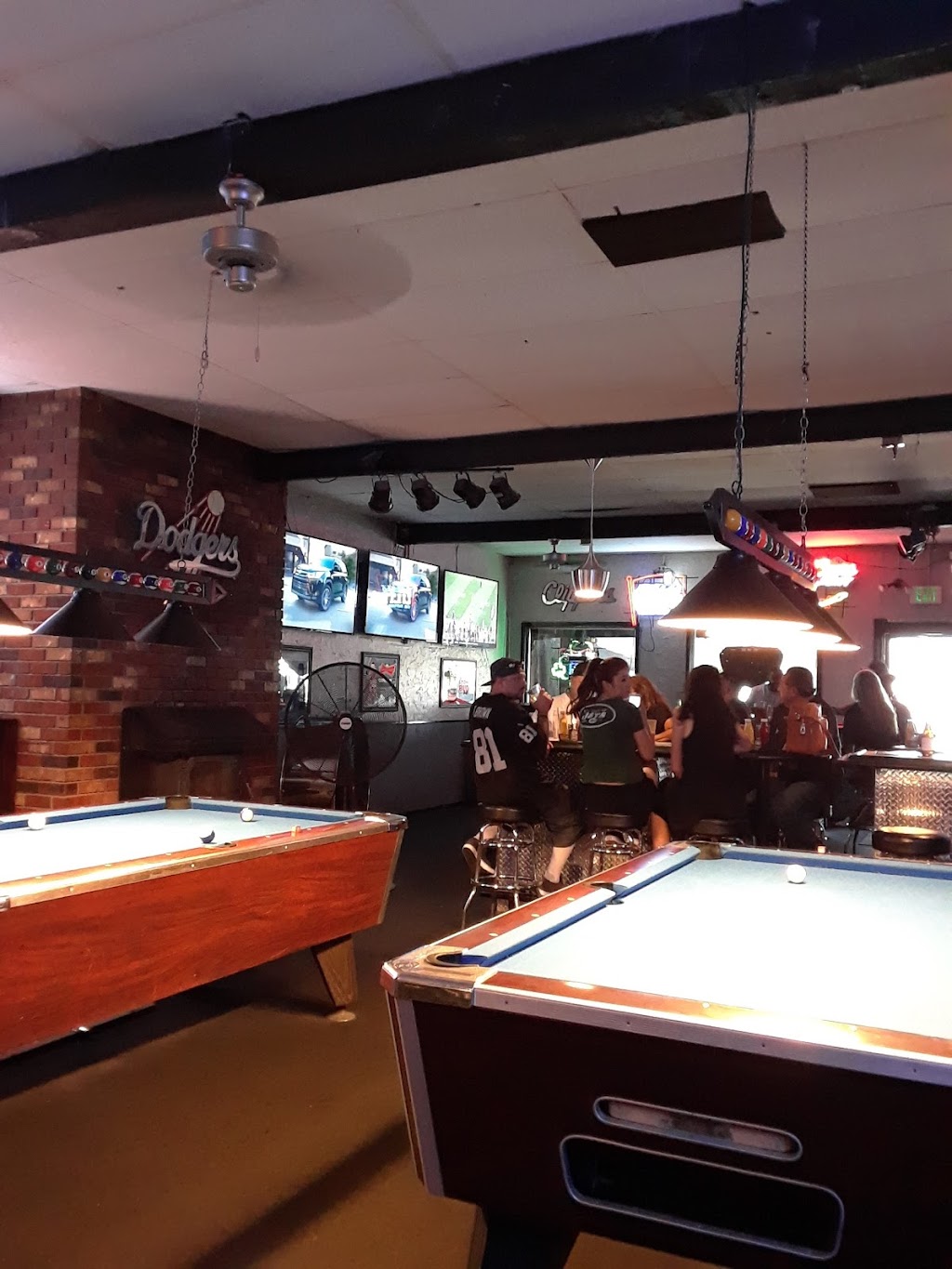 Bombshells Bar and Grill | 15863 Lorene Dr, Victorville, CA 92395, USA | Phone: (760) 951-0444
