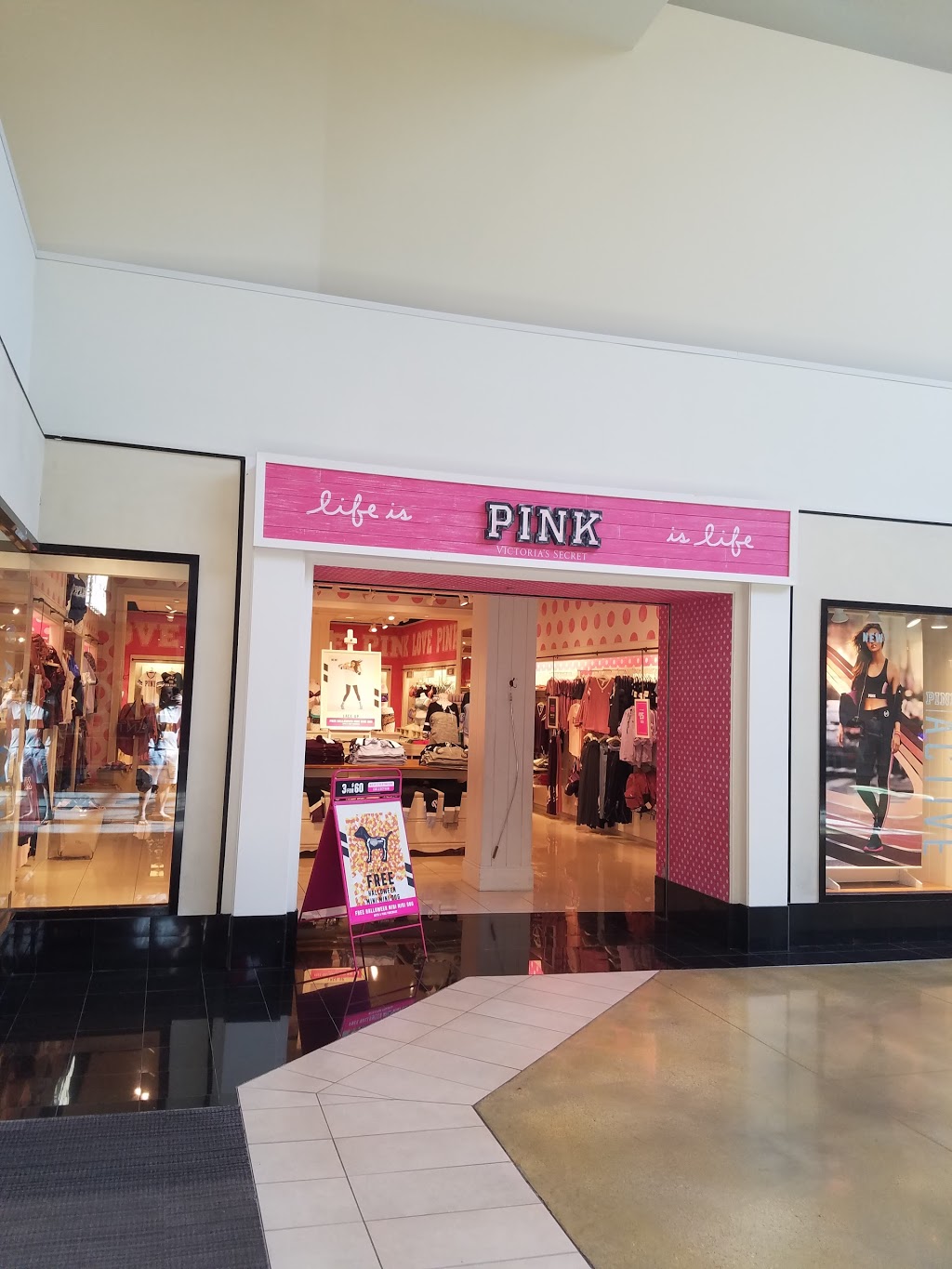 Victorias Secret & PINK | 3000 Grapevine Mills Pkwy, Grapevine, TX 76051, USA | Phone: (972) 355-0649