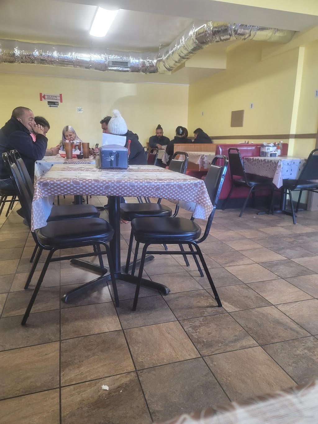 Sabor Latino Restaurant and Abarrotes Fuente de Dios | 3726 Everett Ave, Kansas City, KS 66102, USA | Phone: (913) 233-0140