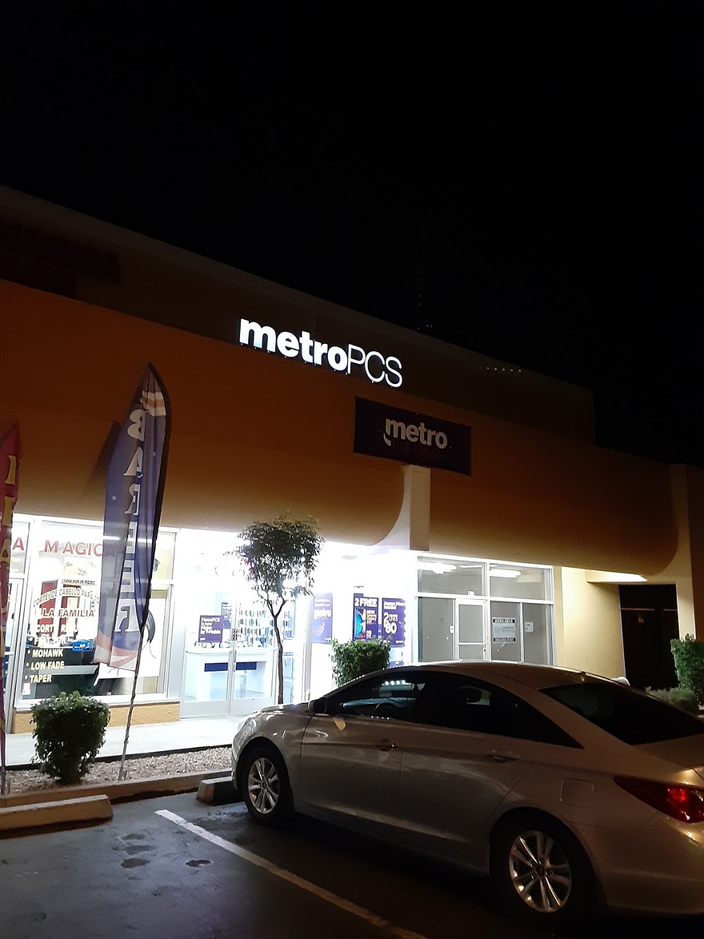 Metro by T-Mobile | 460 N Alma School Rd Ste 1, Mesa, AZ 85201, USA | Phone: (480) 912-2024