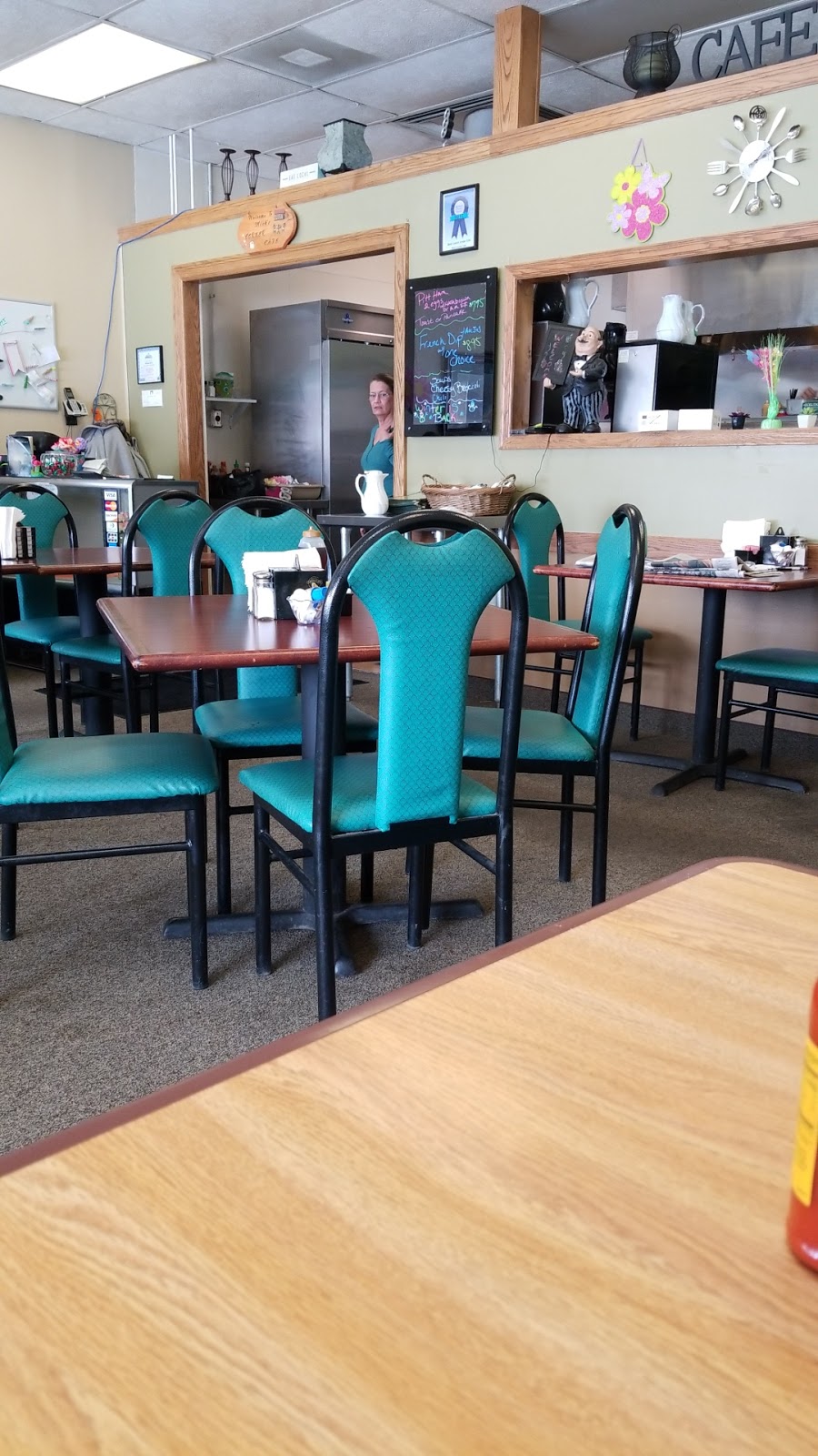 Micks Corner Cafe | 2251 Larpenteur Ave E, Maplewood, MN 55109, USA | Phone: (651) 777-6344